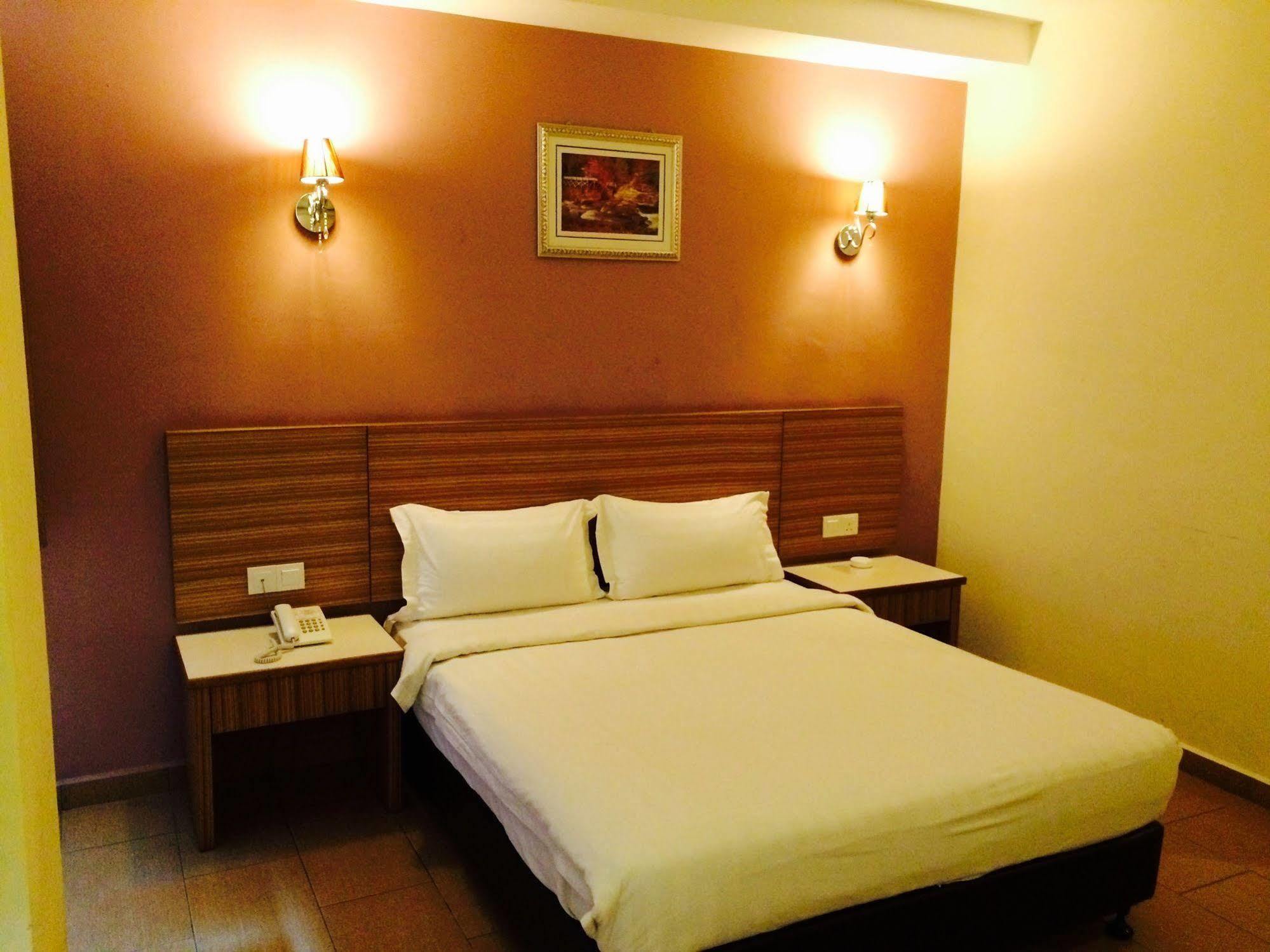 Grand Court Hotel Teluk Intan Exterior foto